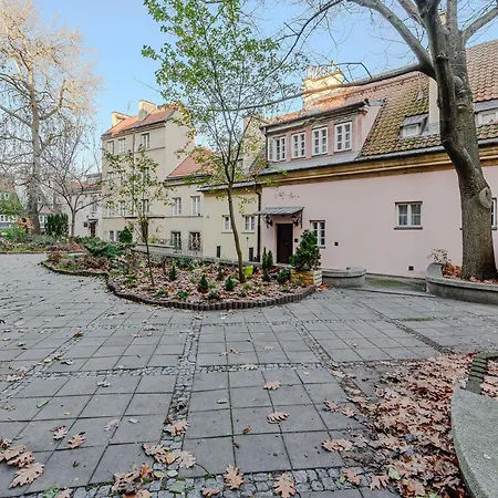 Lumina 3-room Near The Royal Castle Apartment *