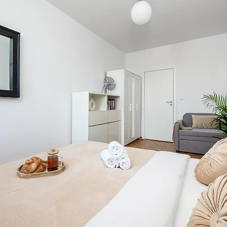 Lumina 3-room Near The Royal Castle Apartment *