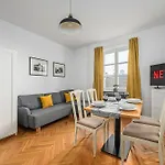 Lumina 3-room Near The Royal Castle Daire *