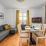 Daire Lumina 3-room Near The Royal Castle *