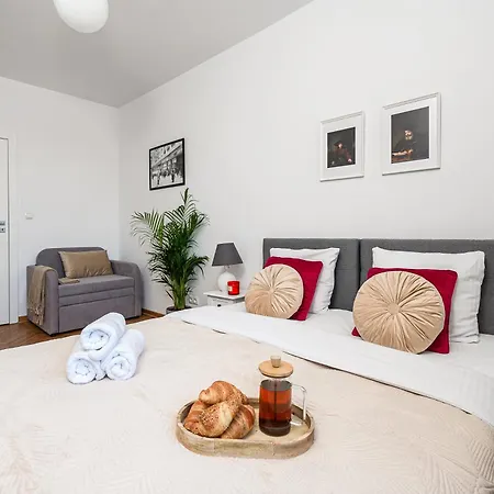 Daire Lumina I 3-room I 9 Guests I Coffee Maker I Near The Royal Castle Varşova